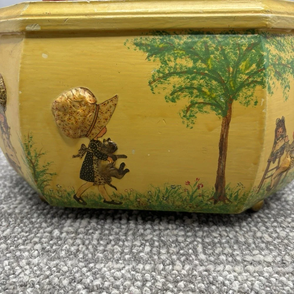 VTG Octagon Decopauge Box‎ 3D Details Little Gifts In Bonnets Lined